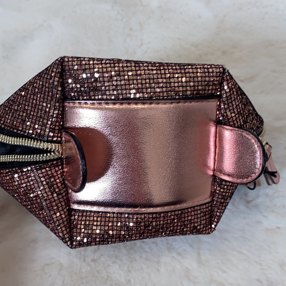 VICTORIAS SECRET PINK GLITTER SEQUIN HEART COSMETIC MAKEUP BAG - Picture 8 of 8